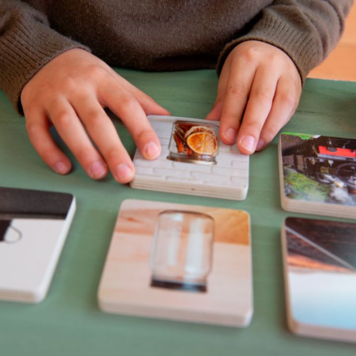 Medinis asociacijų ir atminties žaidimas su tikromis nuotraukomis 🧠🖼️ 👀🔍