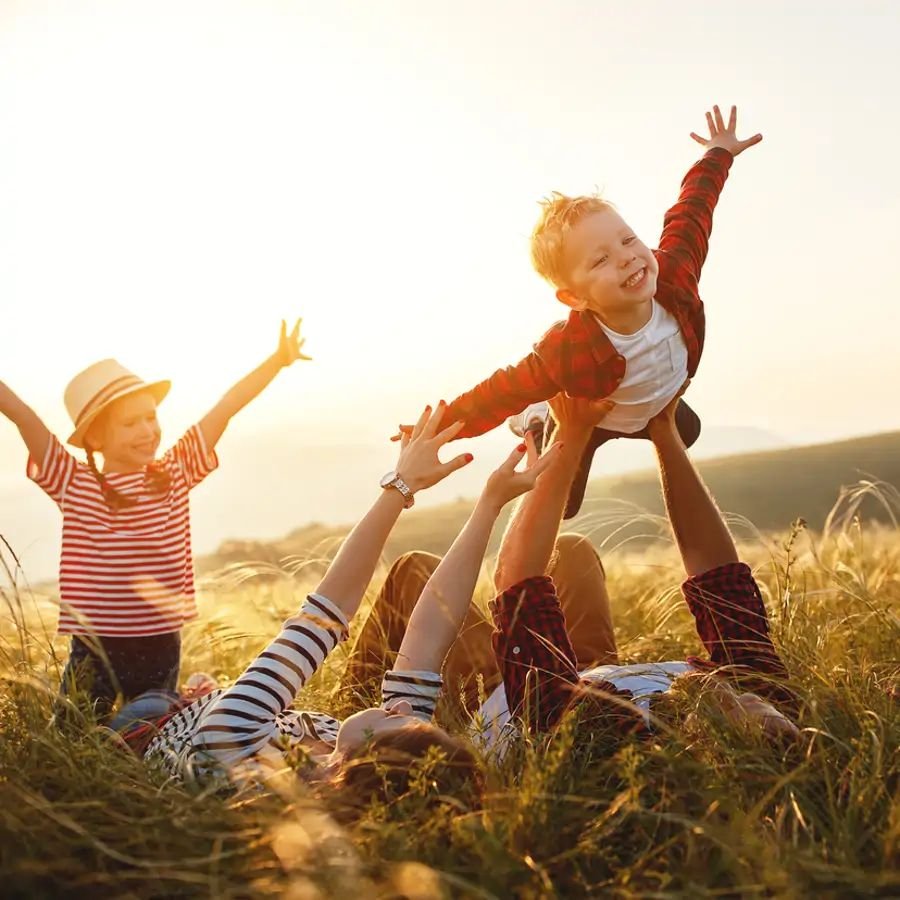 Tėvai su vaikais renkasi logopedinę priemonę